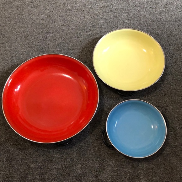 Vtg 70s Enamel Ware Pans Flat Shallow Metal MCM set of 3 made in Yugoslavia - Picture 1 of 9